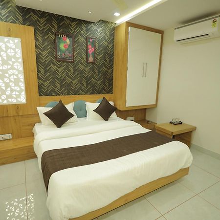 Hotel Rk Fortune Ахмедабад Екстериор снимка